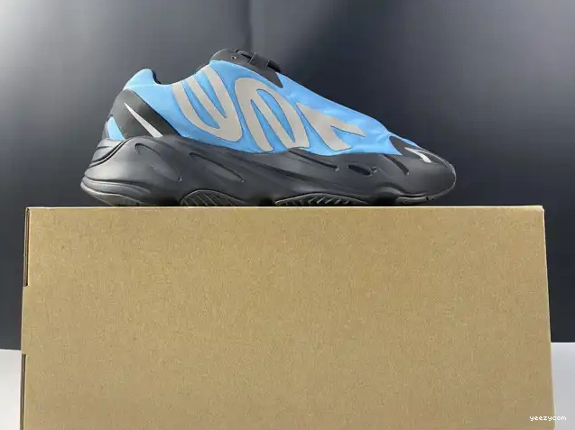 'Bright Cyan' GZ3079 Boost Yeezy 700 ADIDAS MNVN 0702